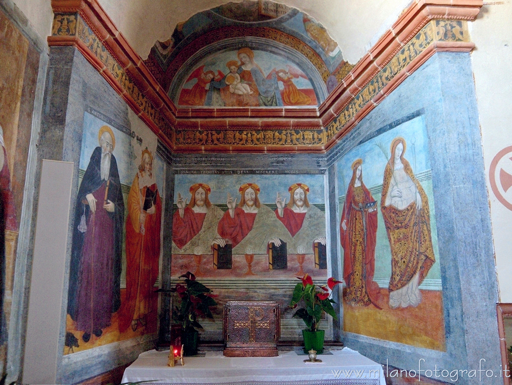 Benna (Biella) - Affresco della trinità nella Chiesa di San Pietro